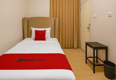 Bedroom 6 RedDoorz near Metro Bandung