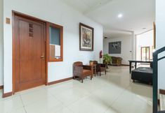 Common Space 5 Urbanview Hotel near Paris Van Java Mall