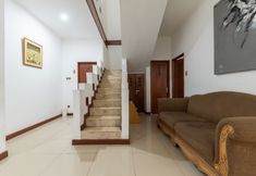 Common Space 2 Urbanview Hotel near Paris Van Java Mall