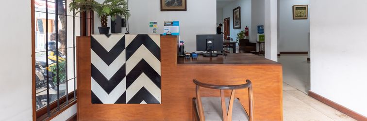 Lobby Urbanview Hotel near Paris Van Java Mall