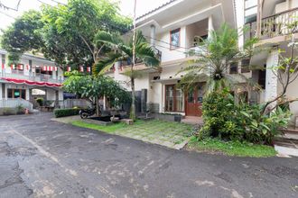 Exterior 4 Urbanview Hotel near Paris Van Java Mall