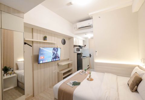 Bedroom Wooden Accent Studio at Tokyo Riverside PIK 2 Apartment By Travelio