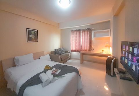 Kamar Tidur Serenity Studio at Apartment Pinewood By Travelio