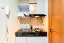 Common Space Wooden Nest 2BR Without Living Room at Apartment Evenciio Margonda By Travelio