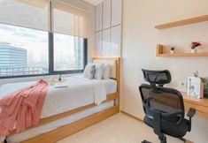 Bilik Tidur 2 Warm Contemporary 2BR at Apartment Samara Suites By Travelio