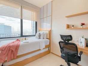 Bilik Tidur 4 Warm Contemporary 2BR at Apartment Samara Suites By Travelio