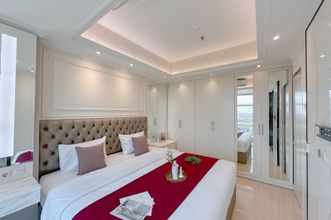 Bedroom 4 Spacious and Cozy 1BR at Grand Sungkono Lagoon Apartment By Travelio