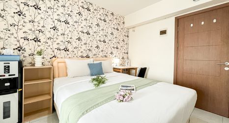 Bedroom 2 Cozy Bloom Studio at Apartment Cinere Resort By Travelio