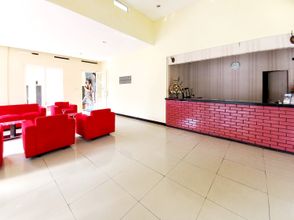 ロビー 4 Hotel Palem Sari Syariah Batu RedPartner