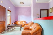 Lobi RedDoorz near Treetop Adventure Kopeng