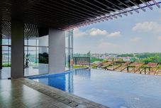 Swimming Pool Cozy Studio at Apartment The Ayoma By Travelio