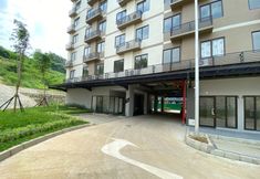 Lobby 7 White Accent Studio at Meikarta Apartment near Paramadina University By Travelio