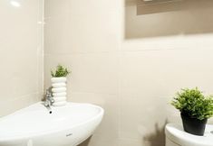 In-room Bathroom 5 Soft Neutral Studio Apartment at B Residence By Travelio