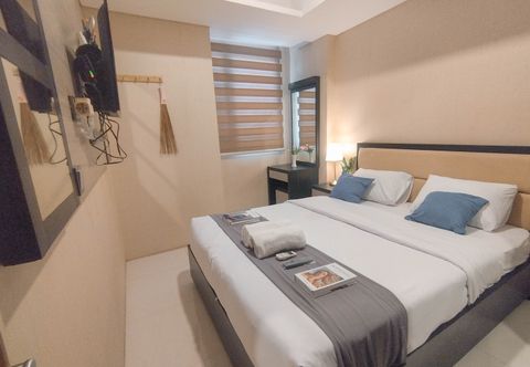Bedroom 2BR near Marvell City Mall at Apartment Linden By Travelio