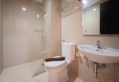 In-room Bathroom 6 Studio near Summarecon Mall Serpong at Apartment Paramount Skyline By Travelio