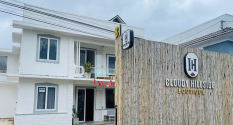 外観 2 Cloudy Hillside