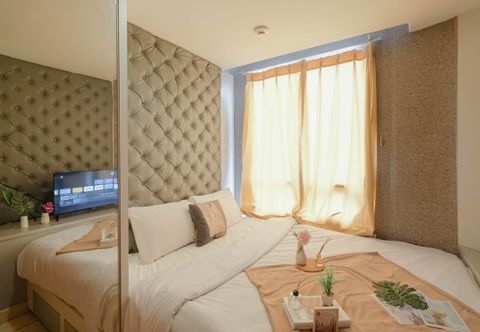 Bedroom Warm 2BR Apartment Connected to Mall at Cinere Bellevue Suites By Travelio