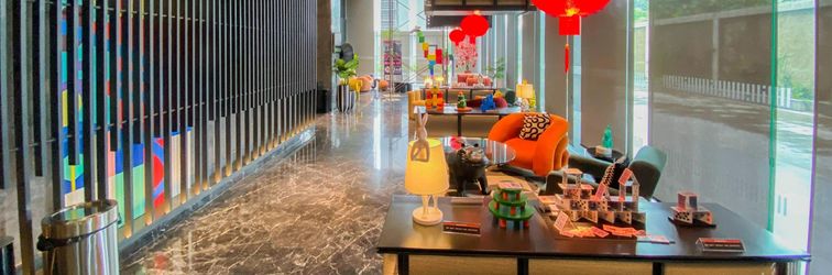 Lobi Cozy and Functional 1BR at Collins Boulevard Apartment By Travelio