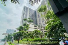Bangunan Cozy and Functional 1BR at Collins Boulevard Apartment By Travelio