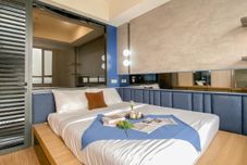 Kamar Tidur Cozy and Functional 1BR at Collins Boulevard Apartment By Travelio