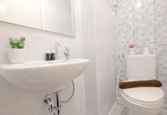 ห้องน้ำภายในห้อง 6 Functional Studio at Tokyo Riverside PIK 2 Apartment By Travelio