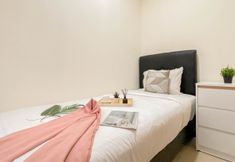 ห้องนอน 3 Best Location 2BR near Paramadina University at Meikarta By Travelio