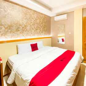 Bedroom 1 RedDoorz @ The Canal Homestay Probolinggo, Pantai Dringu Hotels