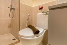 In-room Bathroom Spacious Warm 2BR at Meikarta Apartment By Travelio
