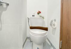 ห้องน้ำภายในห้อง 6 Minimalistic Designed Studio Apartment at Royal Sentul Park By Travelio