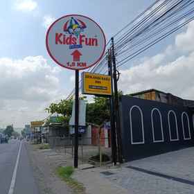 Exterior / Building 1 Srikandi Baru Inn Jawon, Hotel Angkringan Mbah Wagi ꧋ꦄꦁꦏꦿꦶꦔꦤ꧀ꦩ꧀ꦧꦃꦮꦒꦶ