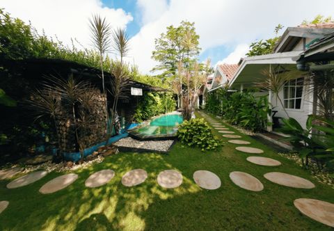 Bên ngoài Habana Hotel