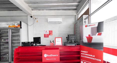 大廳 2 RedDoorz @ Raya Janti Yogyakarta