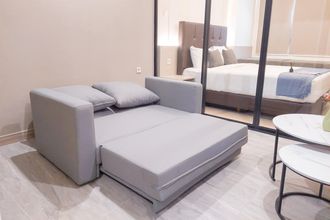 Bedroom 4 Cozy Living and Trendy 1BR at Collins Boulevard Apartment By Travelio