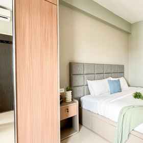 Bedroom 1 Sage Tone and Cozy 1BR at Serpong Garden Apartment By Travelio, Kost Putri Griyo Asri Setu Tangerang Selatan Hotels