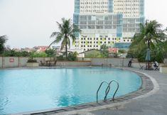 Swimming Pool 7 Tidy and Basic Studio near Station at Margonda Residence 2 Apartment By Travelio