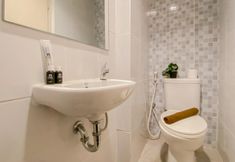 In-room Bathroom 7 Classic and Good Studio at Tokyo Riverside PIK 2 Apartement By Travelio