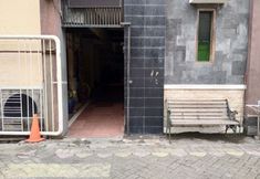 Exterior 6 Gangnam Style Residence Mitra RedDoorz near MERR Surabaya