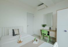 臥室 2 Spacious and Cozy 2BR near Mall at Grand Kamala Lagoon Apartment By Travelio