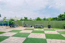 Bên ngoài Standard and Warm 2BR near Station at Nifarro Park Apartment By Travelio