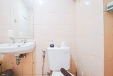 客房内浴室 Standard 2BR at Apartment Parahyangan Residence by Travelio