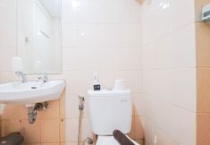 Phòng tắm bên trong 5 Standard 2BR at Apartment Parahyangan Residence by Travelio