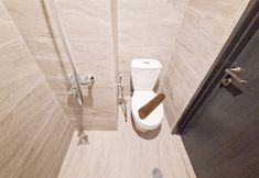 In-room Bathroom 7 Comfy and Good Studio at Collins Boulevard Apartment By Travelio