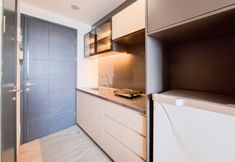 Others 5 Comfy and Good Studio at Collins Boulevard Apartment By Travelio