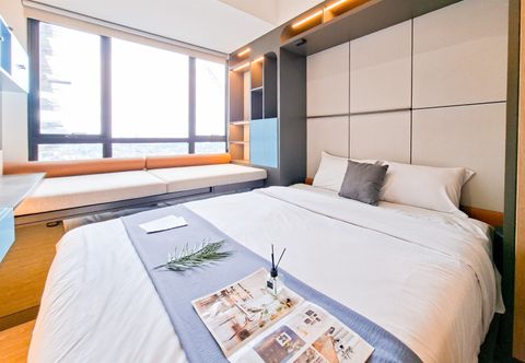 Bedroom Comfy and Good Studio at Collins Boulevard Apartment By Travelio