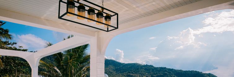 外部的 Ezrah Coastal Boutique Hotel