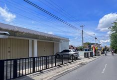 Exterior 6 RedDoorz Syariah Omah Audrey near RSI Kota Magelang