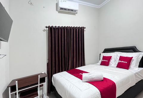臥室 RedDoorz Syariah Omah Audrey near Universitas Tidar Magelang