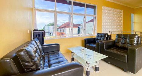 Lobby 2 RedDoorz Syariah Permata Inn near Alun-Alun Cilacap