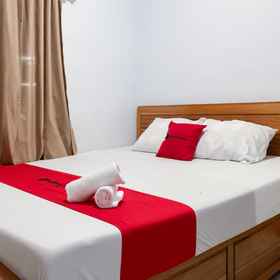 Bedroom 1 RedDoorz @ Villa Delta near Pantai Karangpapak, โรงแรม & ที่พัก ทะเลสาบจังกูอัง
