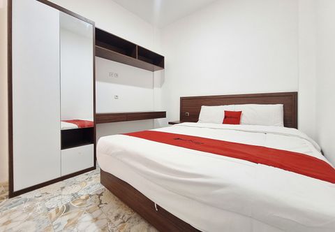 Bedroom RedDoorz Syariah @ Zahra Homestay Maguwoharjo
